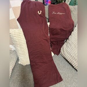 ✨True Religion Maroon Sweatpants Outfit✨
